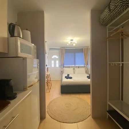 Dims Paralia Ofryniou Apartment